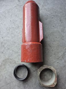 Żeliwna tuleja montażowa, gniazdo do słupka, rury fi 60/76mm - kompletny zestaw