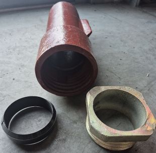 Żeliwna tuleja montażowa, gniazdo do słupka, rury fi 60/76mm - kompletny zestaw