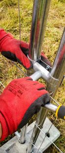 Złączka, klamra spinająca do przęseł płotu metalowego