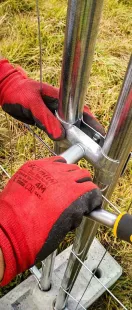 Złączka, klamra spinająca do przęseł płotu metalowego