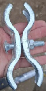 Złączka, klamra spinająca do przęseł płotu metalowego
