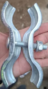 Złączka, klamra spinająca do przęseł płotu metalowego