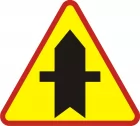 Znak A-6a Skrzyżowanie z drogą podporządkowaną występującą po obu stronach - drogowy ostrzegawczy