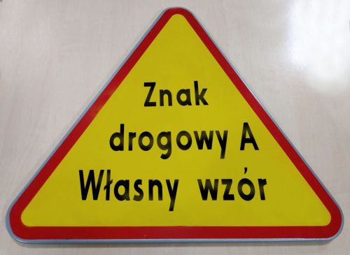 Znak drogowy A - dowolny napis, własna grafika - ostrzegawczy - Liternictwo znaków drogowych pionowych