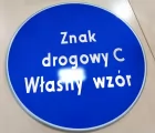 Znak drogowy C - dowolny napis, własna grafika - nakazu