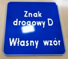 Znak drogowy D - dowolny napis, własna grafika - informacyjny