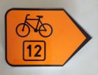 Znak R-4b Zmiana kierunku szlaku rowerowego R-4b - drogowy
