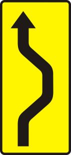 Znak T-18a Tabliczka wskazująca nieoczekiwaną zmianę kierunku ruchu o przebiegu najpierw w prawo, a potem w lewo. - drogowy