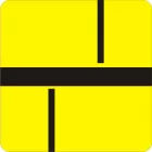 Znak T-6d Tabliczka wskazująca prostopadły przebieg drogi z pierwszeństwem przez skrzyżowanie oraz układ dróg podporządkowanych - drogowy